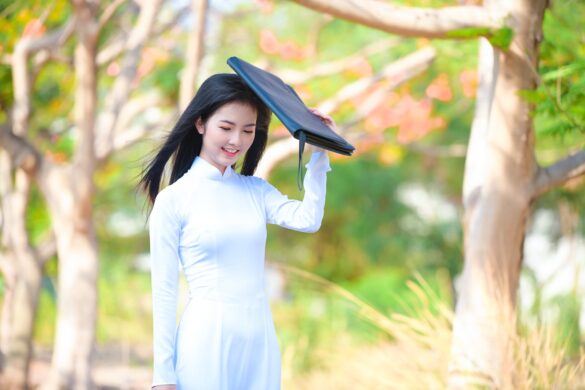 Ao-dai-hoa-phuong-2-585x390.jpg