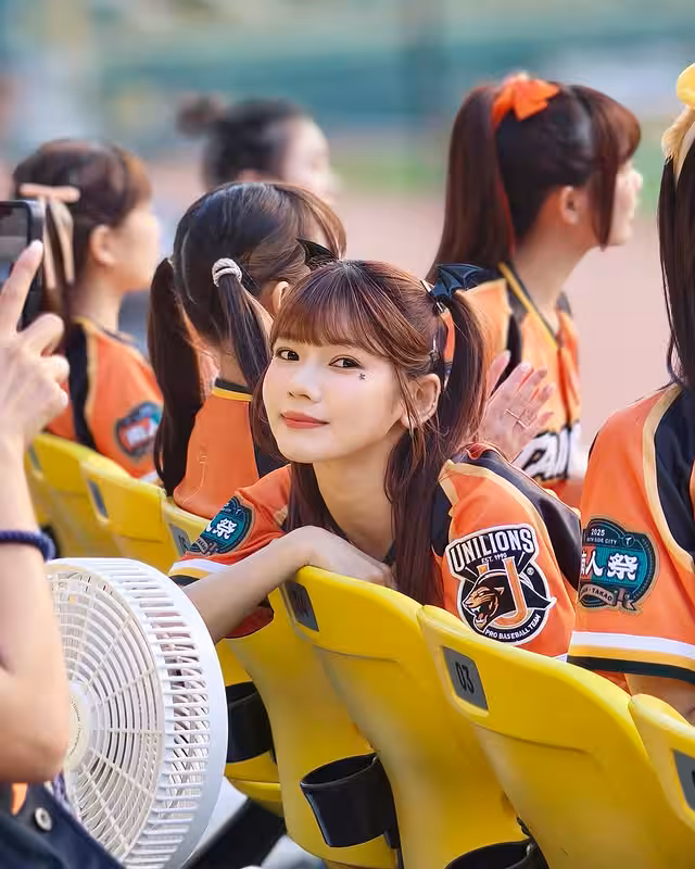 Hình Ảnh Gái Xinh Idol Cổ Vũ Xinh Đẹp Với Vóc Dáng Thon Thả